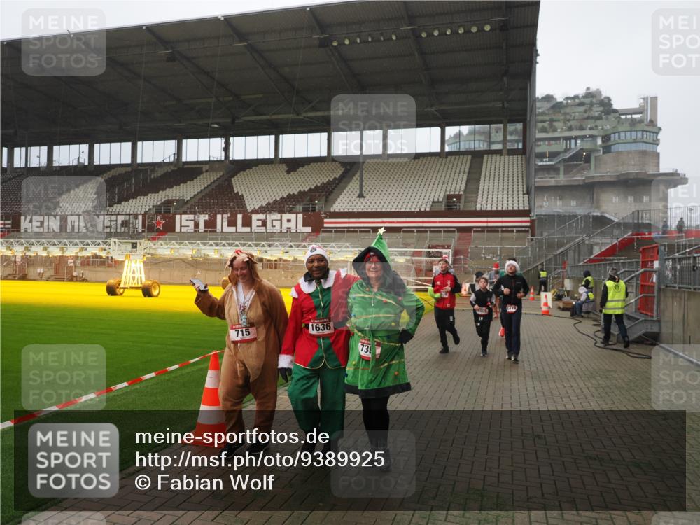 07.12.2025 - St. Pauli X-Mass-Run No. 15 Fabian Wolf http://msf.ph/oto/9389925 07.12.2025 10:22:45 Ziel 715, 739, 794, 1636, 3780, 4287, 4407, 4411, 4419, 4509, 4539 meine-sportfotos.de