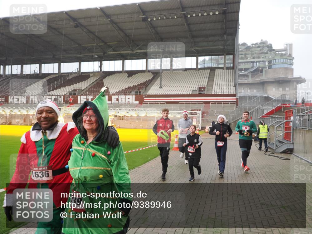 07.12.2025 - St. Pauli X-Mass-Run No. 15 Fabian Wolf http://msf.ph/oto/9389946 07.12.2025 10:22:46 Ziel 715, 739, 794, 1636, 3780, 4287, 4407, 4411, 4419, 4509, 4539 meine-sportfotos.de