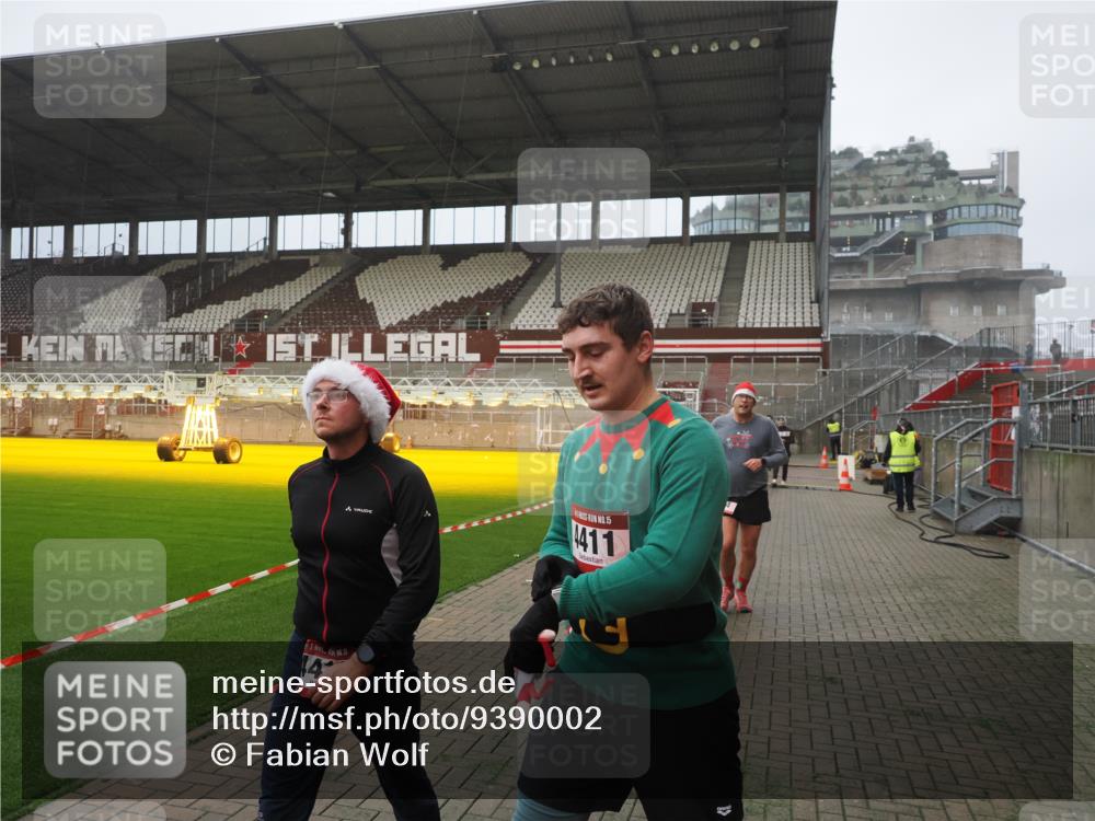07.12.2025 - St. Pauli X-Mass-Run No. 15 Fabian Wolf http://msf.ph/oto/9390002 07.12.2025 10:22:50 Ziel 794, 3780, 4287, 4407, 4411, 4419, 4509, 4539 meine-sportfotos.de