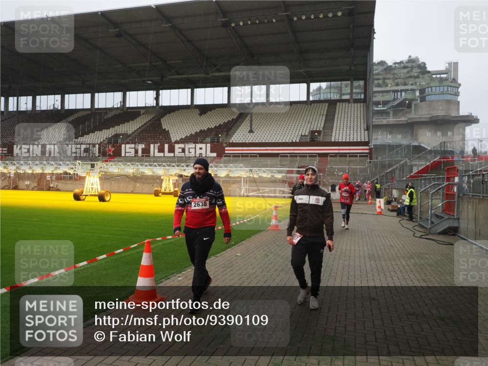 07.12.2025 - St. Pauli X-Mass-Run No. 15 Fabian Wolf http://msf.ph/oto/9390109 07.12.2025 10:23:02 Ziel 794, 1996, 2123, 2304, 2638, 3780, 4287 meine-sportfotos.de