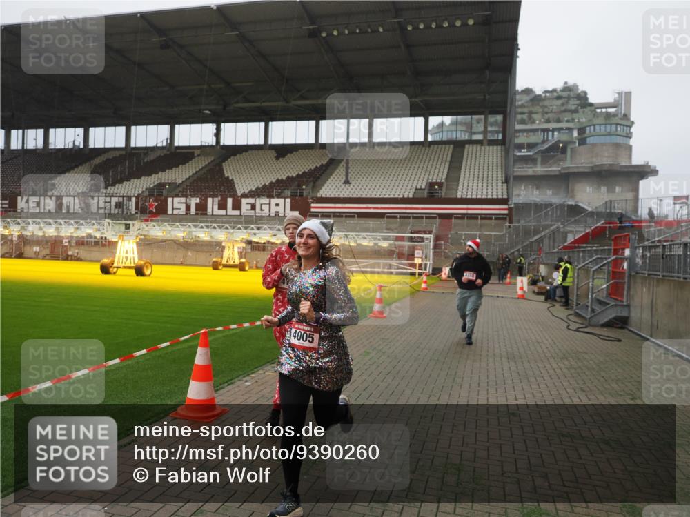 07.12.2025 - St. Pauli X-Mass-Run No. 15 Fabian Wolf http://msf.ph/oto/9390260 07.12.2025 10:23:23 Ziel 2508, 2511, 3052, 3078, 3079, 4005, 4141, 4458 meine-sportfotos.de