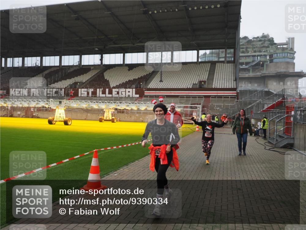 07.12.2025 - St. Pauli X-Mass-Run No. 15 Fabian Wolf http://msf.ph/oto/9390334 07.12.2025 10:23:38 Ziel 638, 3539, 3644, 3649, 3887, 3890, 4145, 4549 meine-sportfotos.de