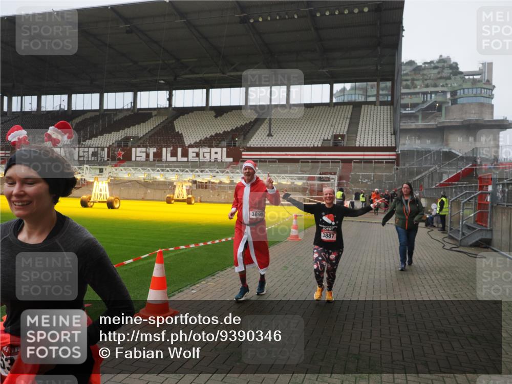 07.12.2025 - St. Pauli X-Mass-Run No. 15 Fabian Wolf http://msf.ph/oto/9390346 07.12.2025 10:23:38 Ziel 638, 3539, 3644, 3649, 3887, 3890, 4145, 4549 meine-sportfotos.de