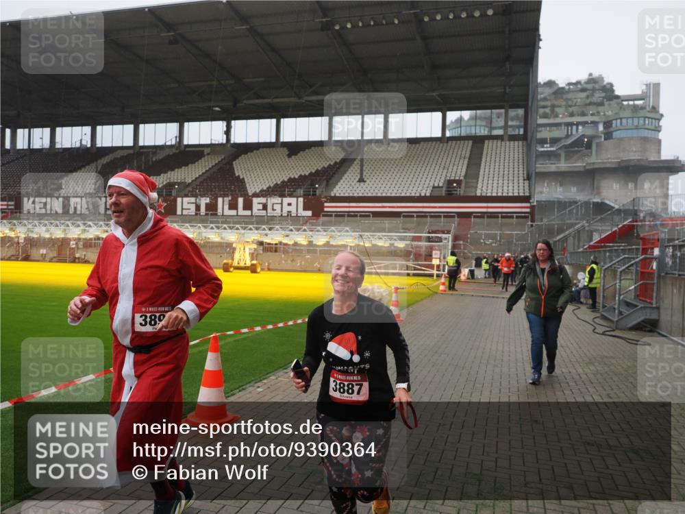07.12.2025 - St. Pauli X-Mass-Run No. 15 Fabian Wolf http://msf.ph/oto/9390364 07.12.2025 10:23:39 Ziel 638, 1104, 3539, 3644, 3649, 3887, 3890, 4145, 4549 meine-sportfotos.de