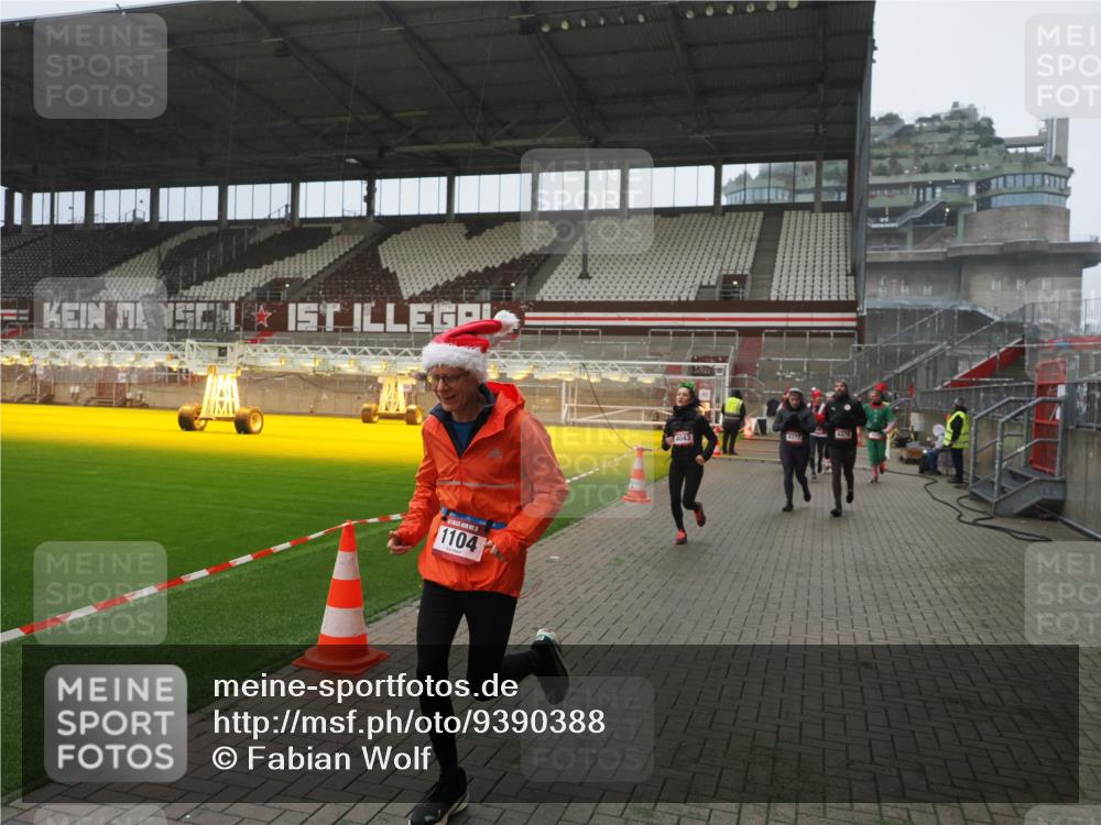 07.12.2025 - St. Pauli X-Mass-Run No. 15 Fabian Wolf http://msf.ph/oto/9390388 07.12.2025 10:23:46 Ziel 638, 1104, 2603, 2634, 3539, 3644, 3649, 3887, 3890, 4043, 4139, 4144, 4377, 4378 meine-sportfotos.de
