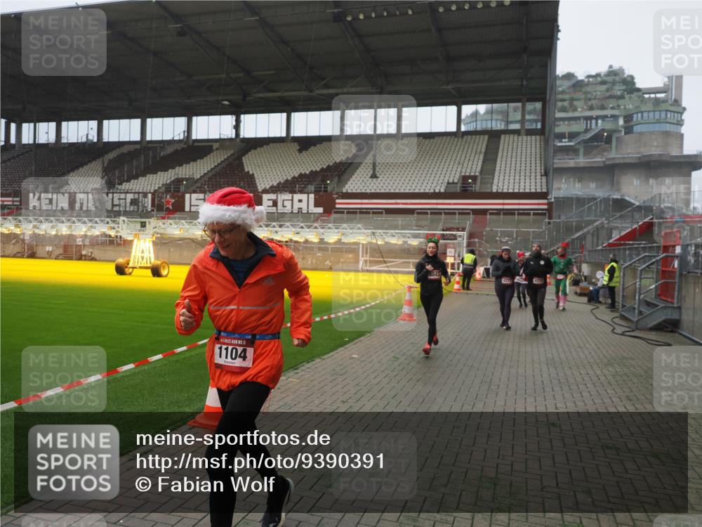 07.12.2025 - St. Pauli X-Mass-Run No. 15 Fabian Wolf http://msf.ph/oto/9390391 07.12.2025 10:23:47 Ziel 638, 1104, 2603, 2634, 3539, 3644, 3649, 3887, 3890, 4043, 4139, 4144, 4377, 4378 meine-sportfotos.de