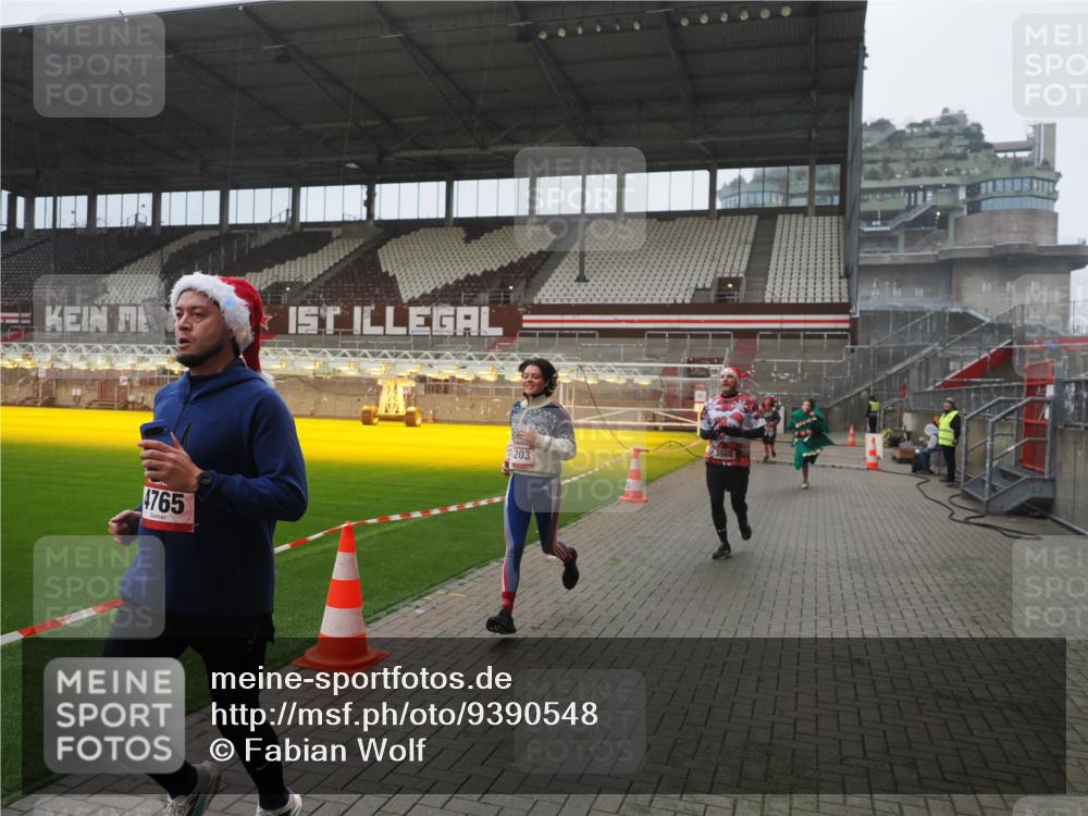 07.12.2025 - St. Pauli X-Mass-Run No. 15 Fabian Wolf http://msf.ph/oto/9390548 07.12.2025 10:23:56 Ziel 711, 1104, 2603, 2634, 3968, 4043, 4139, 4144, 4203, 4377, 4378, 4479, 4765 meine-sportfotos.de