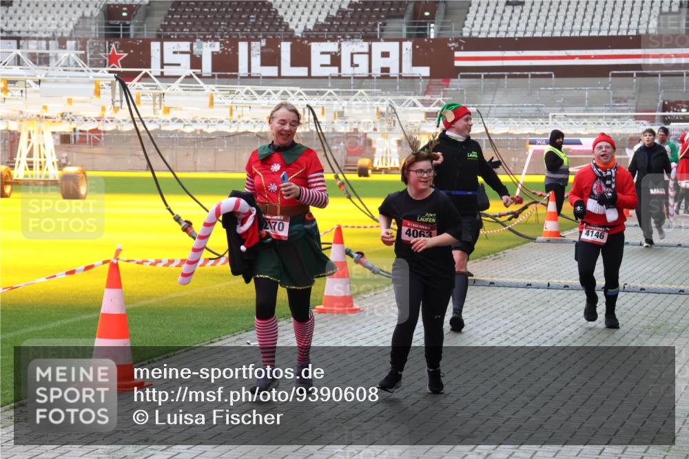 07.12.2025 - St. Pauli X-Mass-Run No. 15 Luisa Fischer http://msf.ph/oto/9390608 07.12.2025 10:56:49 Ziel 5, 2170, 4063, 4146, 1790, 236, 248, 759, 951, 955, 1790, 1793, 2170, 4063, 4146, 4493 meine-sportfotos.de