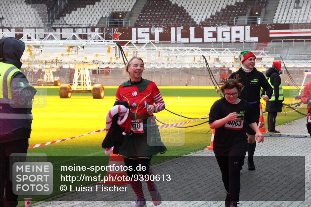 07.12.2025 - St. Pauli X-Mass-Run No. 15 Luisa Fischer http://msf.ph/oto/9390613 07.12.2025 10:56:50 Ziel 170, 4063, 236, 248, 759, 951, 955, 1790, 1793, 2170, 4063, 4146, 4493 meine-sportfotos.de