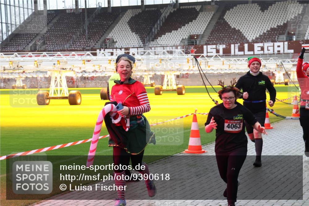 07.12.2025 - St. Pauli X-Mass-Run No. 15 Luisa Fischer http://msf.ph/oto/9390618 07.12.2025 10:56:52 Ziel 5, 4063, 236, 248, 759, 951, 955, 1790, 1793, 2170, 2538, 2542, 4063, 4146, 4493 meine-sportfotos.de