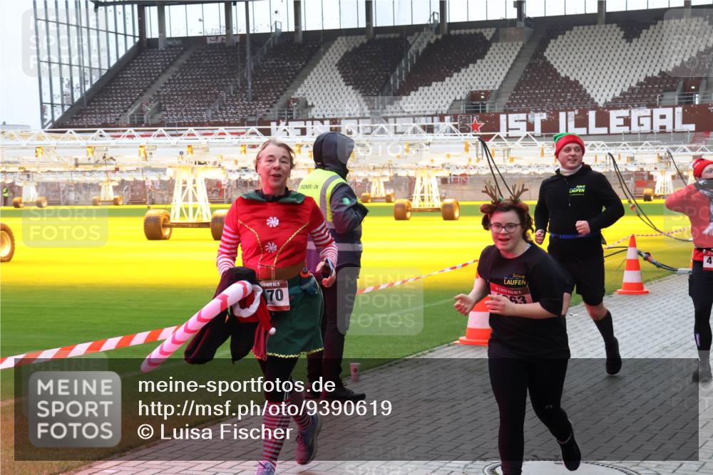07.12.2025 - St. Pauli X-Mass-Run No. 15 Luisa Fischer http://msf.ph/oto/9390619 07.12.2025 10:56:52 Ziel 15, 70, 4, 236, 248, 759, 951, 955, 1790, 1793, 2170, 2538, 2542, 4063, 4146, 4493 meine-sportfotos.de