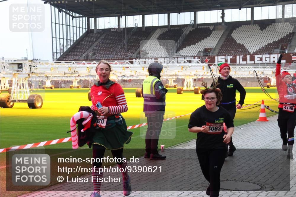 07.12.2025 - St. Pauli X-Mass-Run No. 15 Luisa Fischer http://msf.ph/oto/9390621 07.12.2025 10:56:52 Ziel 5, 1063, 4146, 236, 248, 759, 951, 955, 1790, 1793, 2170, 2538, 2542, 4063, 4146, 4493 meine-sportfotos.de