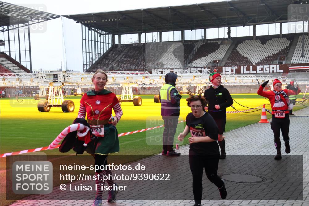 07.12.2025 - St. Pauli X-Mass-Run No. 15 Luisa Fischer http://msf.ph/oto/9390622 07.12.2025 10:56:53 Ziel 15, 2170, 4063, 4146, 236, 248, 417, 759, 951, 955, 1790, 1793, 2170, 2538, 2542, 4063, 4146, 4493 meine-sportfotos.de