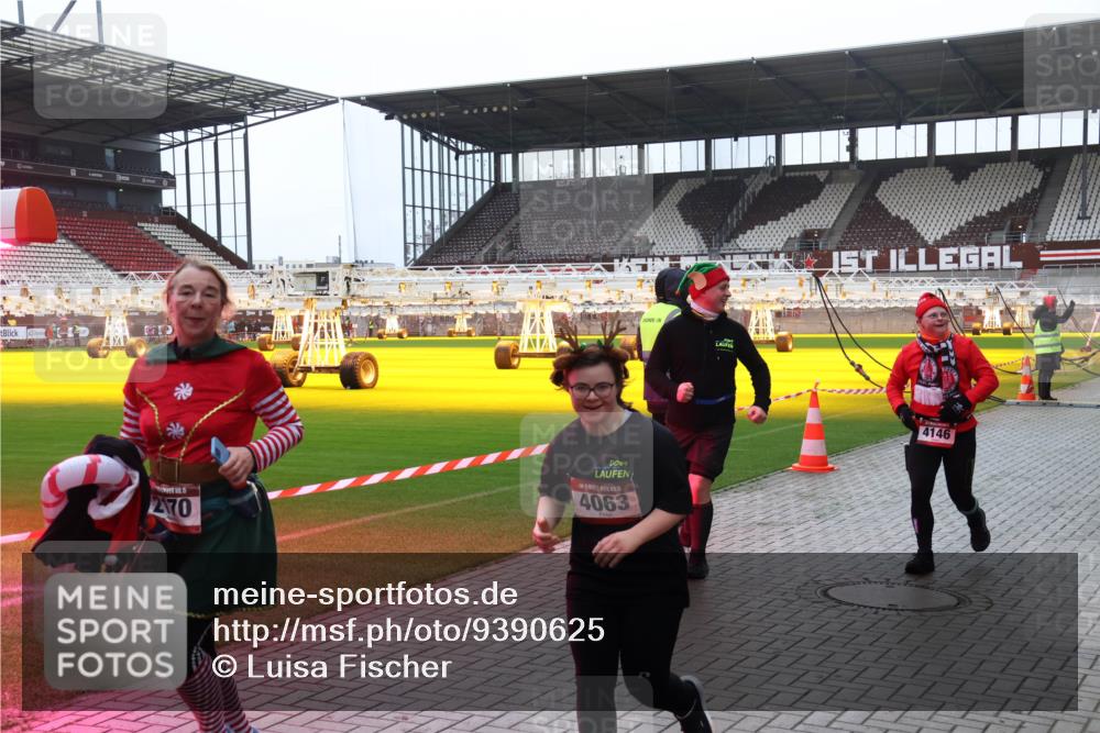 07.12.2025 - St. Pauli X-Mass-Run No. 15 Luisa Fischer http://msf.ph/oto/9390625 07.12.2025 10:56:53 Ziel 270, 4063, 4146, 236, 248, 417, 759, 951, 955, 1790, 1793, 2170, 2538, 2542, 4063, 4146, 4493 meine-sportfotos.de