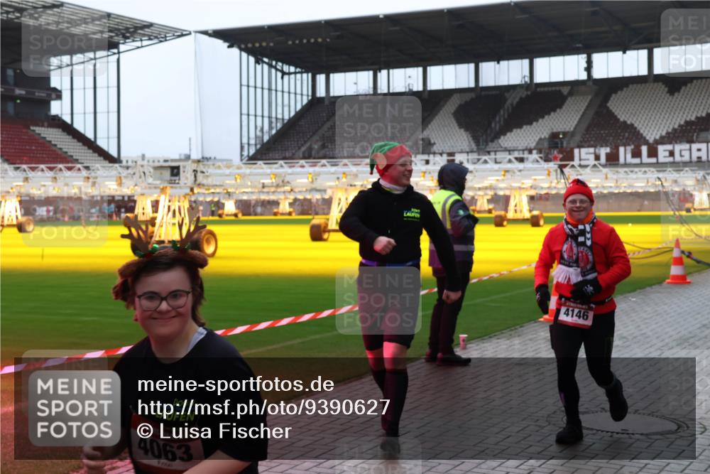 07.12.2025 - St. Pauli X-Mass-Run No. 15 Luisa Fischer http://msf.ph/oto/9390627 07.12.2025 10:56:54 Ziel 4063, 9866, 4146, 55, 236, 248, 417, 759, 951, 955, 1790, 1793, 2170, 2538, 2542, 4063, 4146, 4493 meine-sportfotos.de