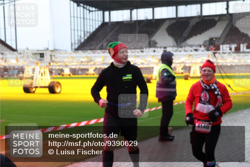 07.12.2025 - St. Pauli X-Mass-Run No. 15 Luisa Fischer http://msf.ph/oto/9390629 07.12.2025 10:56:54 Ziel 4146, 55, 236, 248, 417, 759, 951, 955, 1790, 1793, 2170, 2538, 2542, 4063, 4146, 4493 meine-sportfotos.de