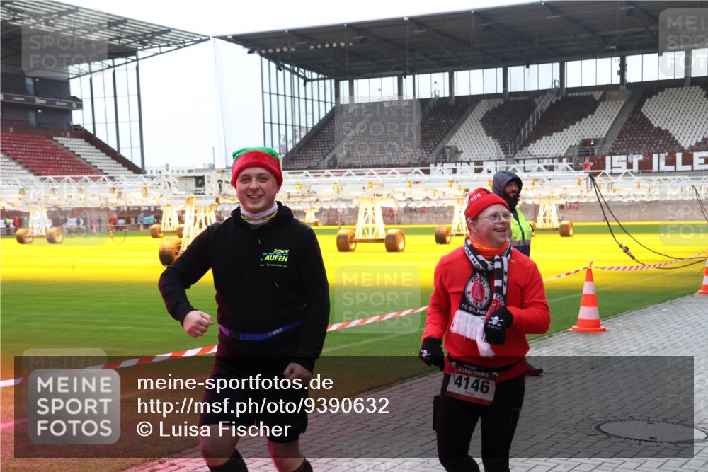 07.12.2025 - St. Pauli X-Mass-Run No. 15 Luisa Fischer http://msf.ph/oto/9390632 07.12.2025 10:56:55 Ziel 5, 4146, 55, 236, 248, 417, 759, 951, 955, 1790, 1793, 2170, 2538, 2542, 4063, 4146, 4493 meine-sportfotos.de