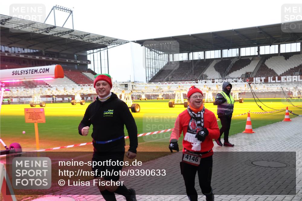 07.12.2025 - St. Pauli X-Mass-Run No. 15 Luisa Fischer http://msf.ph/oto/9390633 07.12.2025 10:56:55 Ziel 15, 4146, 55, 236, 248, 417, 759, 951, 955, 1790, 1793, 2170, 2538, 2542, 4063, 4146, 4493 meine-sportfotos.de