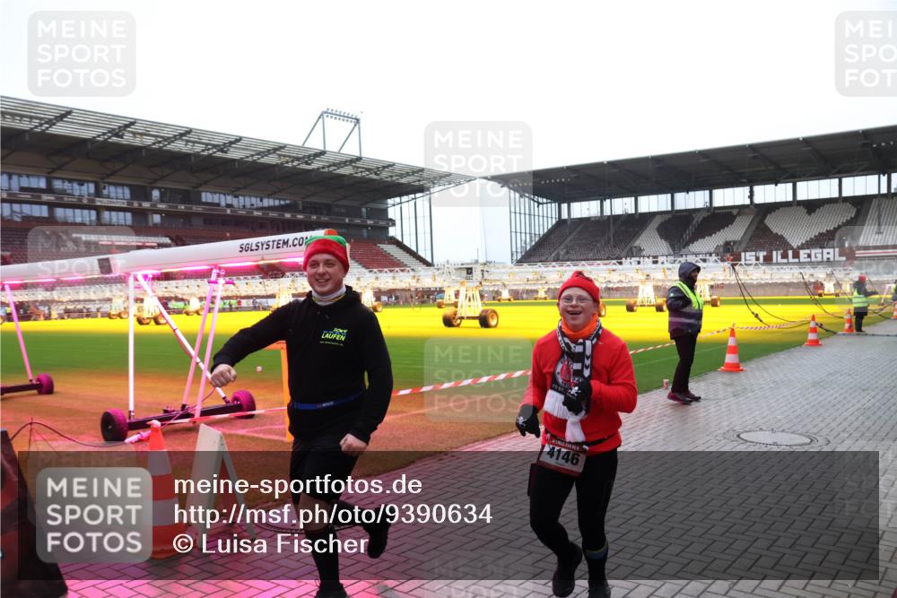 07.12.2025 - St. Pauli X-Mass-Run No. 15 Luisa Fischer http://msf.ph/oto/9390634 07.12.2025 10:56:56 Ziel 4146, 55, 236, 248, 417, 555, 759, 951, 955, 1790, 1793, 2170, 2538, 2542, 4063, 4146 meine-sportfotos.de