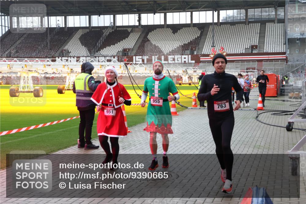 07.12.2025 - St. Pauli X-Mass-Run No. 15 Luisa Fischer http://msf.ph/oto/9390665 07.12.2025 10:57:16 Ziel 951, 955, 763, 55, 236, 248, 417, 555, 566, 568, 759, 763, 1097, 1203, 2170, 2538, 2542, 2664, 3275, 4063, 4146, 4799 meine-sportfotos.de