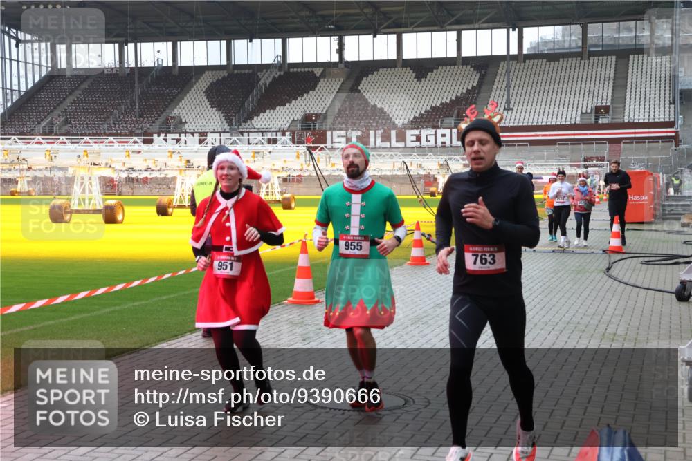 07.12.2025 - St. Pauli X-Mass-Run No. 15 Luisa Fischer http://msf.ph/oto/9390666 07.12.2025 10:57:16 Ziel 951, 50, 5, 955, 763, 2538, 55, 236, 248, 417, 555, 566, 568, 759, 763, 1097, 1203, 2170, 2538, 2542, 2664, 3275, 4063, 4146, 4799 meine-sportfotos.de