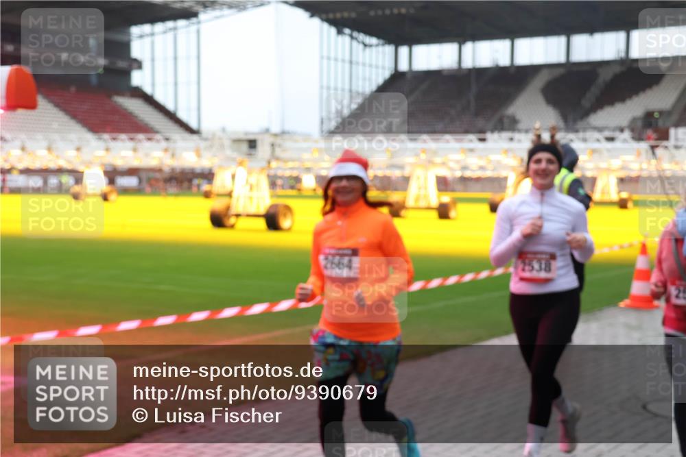 07.12.2025 - St. Pauli X-Mass-Run No. 15 Luisa Fischer http://msf.ph/oto/9390679 07.12.2025 10:57:26 Ziel 5224, 2664, 2538, 55, 236, 248, 280, 417, 555, 566, 568, 759, 763, 773, 1097, 1099, 1203, 1387, 2538, 2542, 2664, 2665, 3064, 3067, 3275, 4799 meine-sportfotos.de