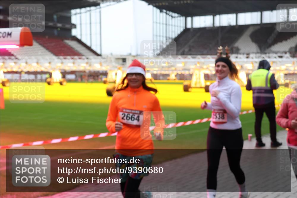 07.12.2025 - St. Pauli X-Mass-Run No. 15 Luisa Fischer http://msf.ph/oto/9390680 07.12.2025 10:57:26 Ziel 1538, 2664, 55, 236, 248, 280, 417, 555, 566, 568, 759, 763, 773, 1097, 1099, 1203, 1387, 2538, 2542, 2664, 2665, 3064, 3067, 3275, 4799 meine-sportfotos.de