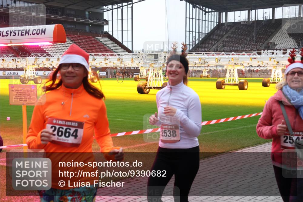 07.12.2025 - St. Pauli X-Mass-Run No. 15 Luisa Fischer http://msf.ph/oto/9390682 07.12.2025 10:57:27 Ziel 0, 2664, 2538, 254, 55, 130, 236, 248, 251, 280, 417, 555, 566, 568, 759, 763, 773, 1097, 1099, 1203, 1387, 2538, 2542, 2664, 2665, 3064, 3067, 3275, 4799 meine-sportfotos.de