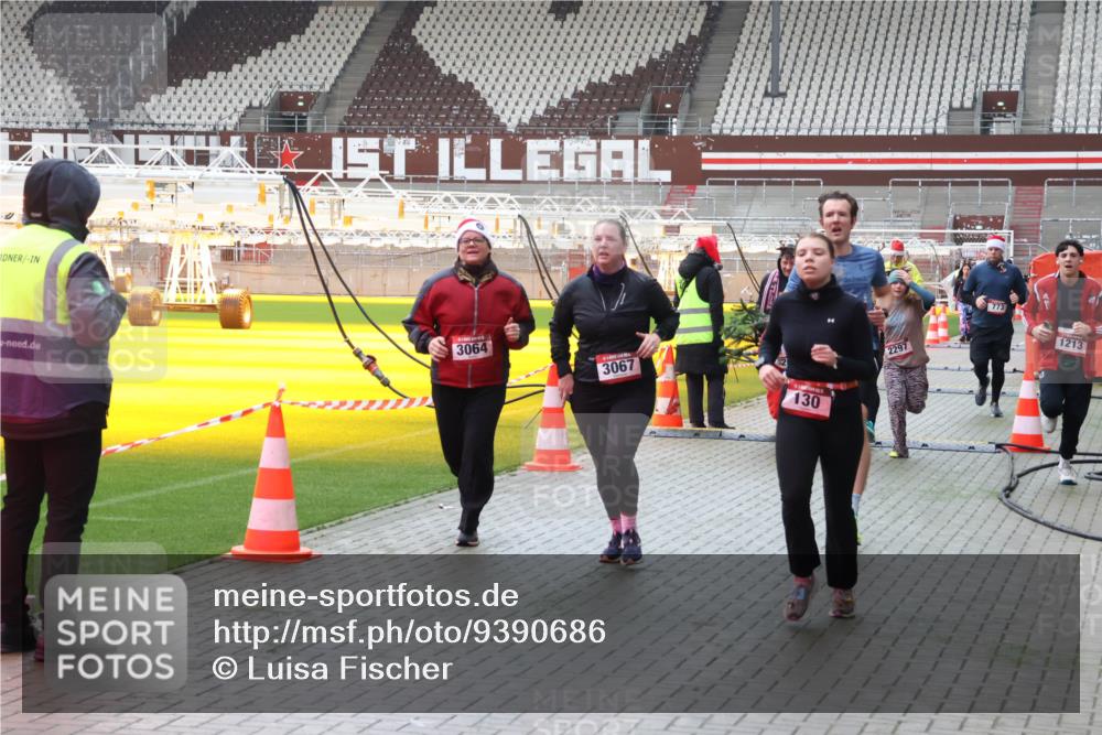 07.12.2025 - St. Pauli X-Mass-Run No. 15 Luisa Fischer http://msf.ph/oto/9390686 07.12.2025 10:57:44 Ziel 3064, 3067, 130, 2297, 773, 1213, 130, 251, 280, 555, 566, 568, 763, 773, 994, 1097, 1099, 1203, 1213, 1387, 2290, 2296, 2297, 2298, 2664, 2665, 3064, 3067, 3275, 4799 meine-sportfotos.de