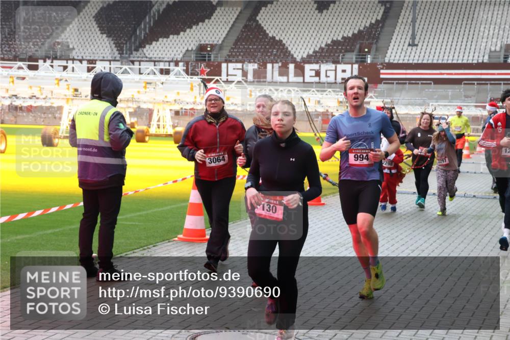 07.12.2025 - St. Pauli X-Mass-Run No. 15 Luisa Fischer http://msf.ph/oto/9390690 07.12.2025 10:57:45 Ziel 3064, 5, 130, 5, 994, 2298, 2297, 15, 130, 251, 280, 324, 566, 568, 763, 773, 994, 1097, 1099, 1203, 1213, 1387, 2290, 2296, 2297, 2298, 2664, 2665, 3064, 3067, 3275, 4799 meine-sportfotos.de