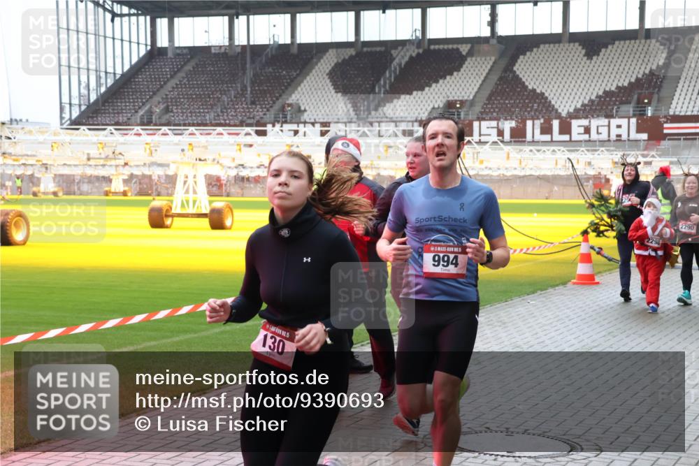 07.12.2025 - St. Pauli X-Mass-Run No. 15 Luisa Fischer http://msf.ph/oto/9390693 07.12.2025 10:57:46 Ziel 15, 130, 5, 994, 2298, 2290, 130, 251, 280, 324, 566, 568, 763, 773, 994, 1097, 1099, 1203, 1213, 1387, 2290, 2296, 2297, 2298, 2664, 2665, 3064, 3067, 3275, 4799 meine-sportfotos.de