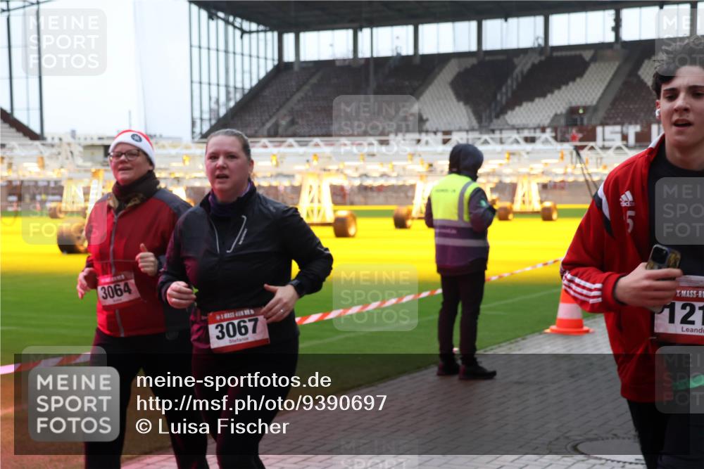 07.12.2025 - St. Pauli X-Mass-Run No. 15 Luisa Fischer http://msf.ph/oto/9390697 07.12.2025 10:57:48 Ziel 3064, 3067, 21, 121, 130, 251, 280, 324, 566, 763, 773, 994, 1097, 1099, 1203, 1213, 1387, 2290, 2296, 2297, 2298, 2665, 3064, 3067, 3275, 4799 meine-sportfotos.de