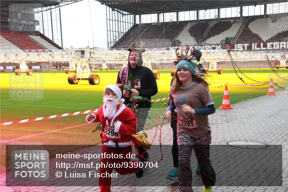 07.12.2025 - St. Pauli X-Mass-Run No. 15 Luisa Fischer http://msf.ph/oto/9390704 07.12.2025 10:57:51 Ziel 2298, 296, 2297, 130, 251, 280, 324, 566, 763, 773, 994, 1097, 1099, 1213, 1387, 2290, 2296, 2297, 2298, 2665, 3064, 3067, 4799 meine-sportfotos.de