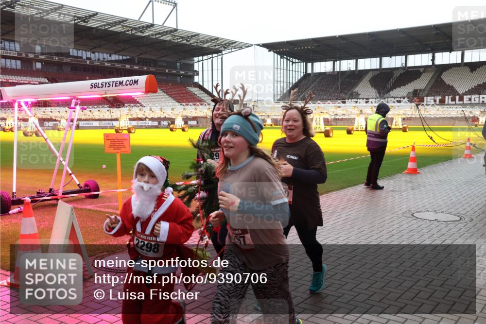 07.12.2025 - St. Pauli X-Mass-Run No. 15 Luisa Fischer http://msf.ph/oto/9390706 07.12.2025 10:57:52 Ziel 000000, 2298, 130, 251, 280, 324, 763, 773, 994, 1097, 1099, 1213, 1387, 1390, 2290, 2296, 2297, 2298, 2665, 3064, 3067, 4799 meine-sportfotos.de