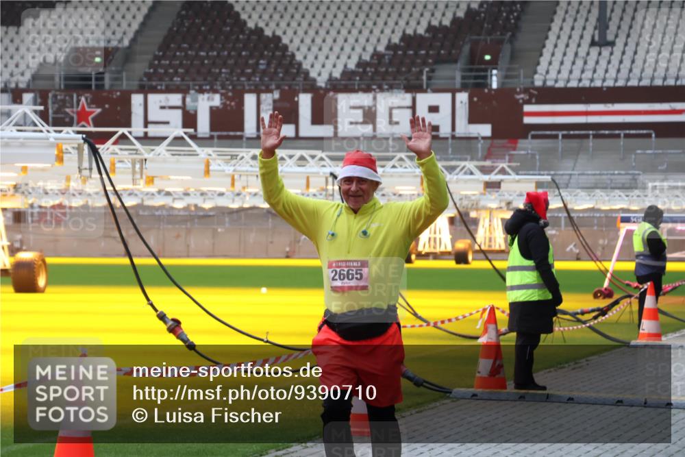 07.12.2025 - St. Pauli X-Mass-Run No. 15 Luisa Fischer http://msf.ph/oto/9390710 07.12.2025 10:57:56 Ziel 15, 2665, 130, 170, 251, 280, 324, 773, 994, 1097, 1099, 1213, 1387, 1390, 2290, 2296, 2297, 2298, 2665, 3064, 3067 meine-sportfotos.de