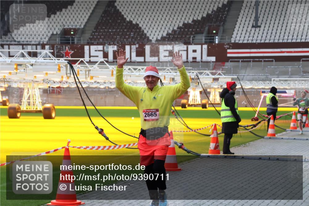 07.12.2025 - St. Pauli X-Mass-Run No. 15 Luisa Fischer http://msf.ph/oto/9390711 07.12.2025 10:57:56 Ziel 15, 2665, 130, 170, 251, 280, 324, 773, 994, 1097, 1099, 1213, 1387, 1390, 2290, 2296, 2297, 2298, 2665, 3064, 3067 meine-sportfotos.de