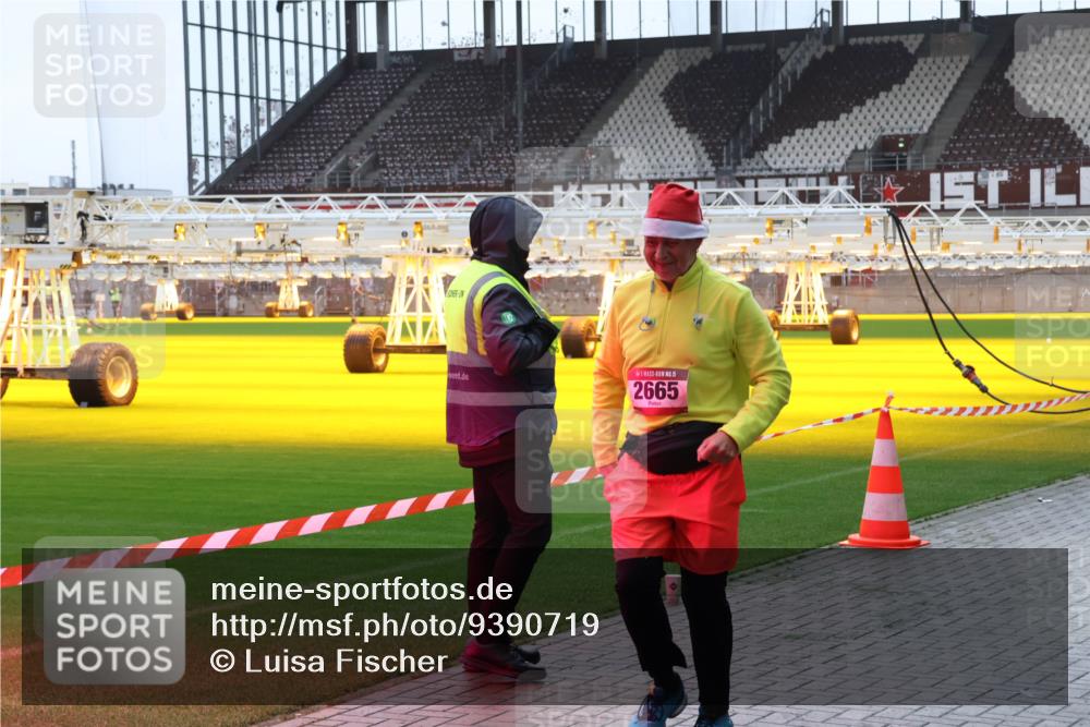 07.12.2025 - St. Pauli X-Mass-Run No. 15 Luisa Fischer http://msf.ph/oto/9390719 07.12.2025 10:57:59 Ziel 15, 2665, 130, 170, 251, 280, 324, 773, 994, 1097, 1099, 1213, 1387, 1390, 2290, 2296, 2297, 2298, 2665, 3064, 3067 meine-sportfotos.de
