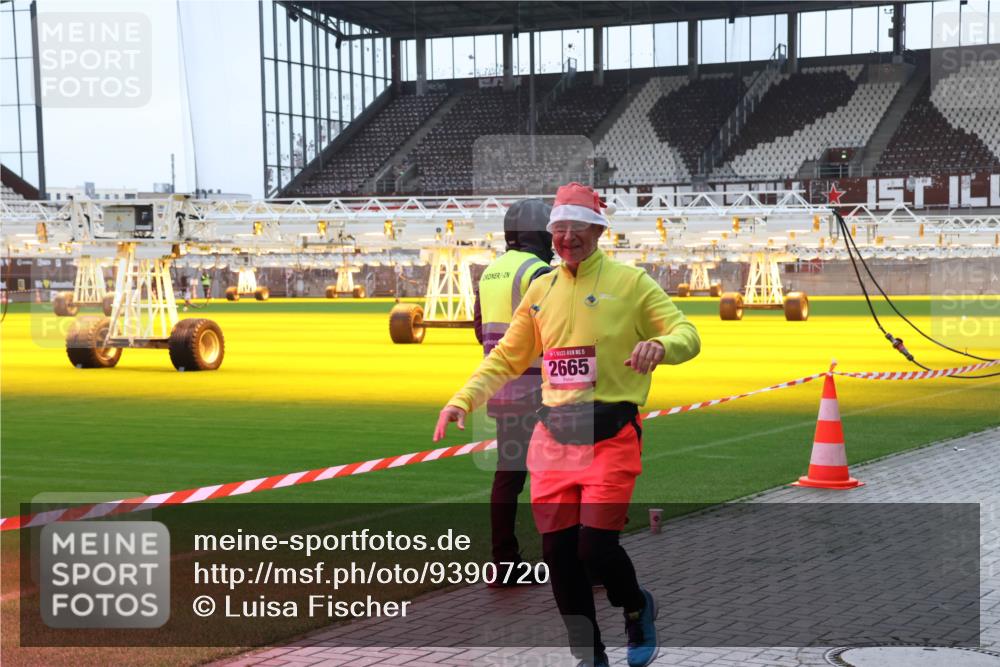 07.12.2025 - St. Pauli X-Mass-Run No. 15 Luisa Fischer http://msf.ph/oto/9390720 07.12.2025 10:57:59 Ziel 15, 2665, 130, 170, 251, 280, 324, 773, 994, 1097, 1099, 1213, 1387, 1390, 2290, 2296, 2297, 2298, 2665, 3064, 3067 meine-sportfotos.de