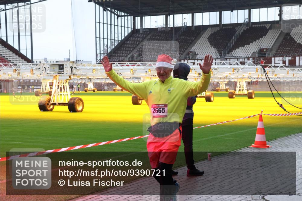 07.12.2025 - St. Pauli X-Mass-Run No. 15 Luisa Fischer http://msf.ph/oto/9390721 07.12.2025 10:58:00 Ziel 15, 2665, 130, 170, 251, 280, 324, 773, 994, 1097, 1099, 1213, 1387, 1390, 2290, 2296, 2297, 2298, 2665, 3064, 3067 meine-sportfotos.de