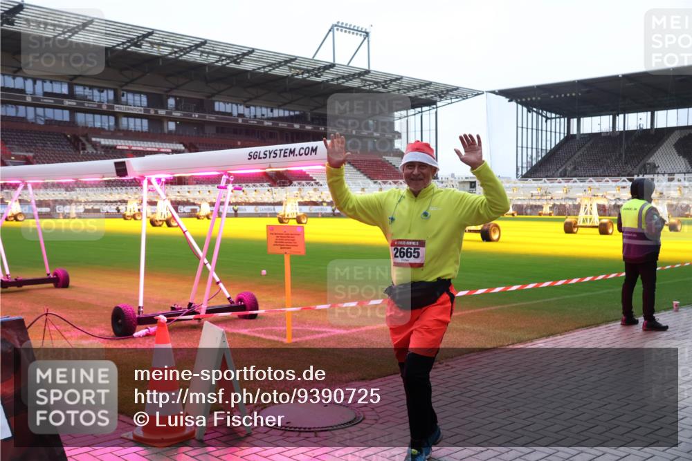 07.12.2025 - St. Pauli X-Mass-Run No. 15 Luisa Fischer http://msf.ph/oto/9390725 07.12.2025 10:58:01 Ziel 2665, 130, 170, 251, 280, 324, 773, 994, 1097, 1099, 1213, 1387, 1390, 2290, 2296, 2297, 2298, 2665, 3064, 3067 meine-sportfotos.de