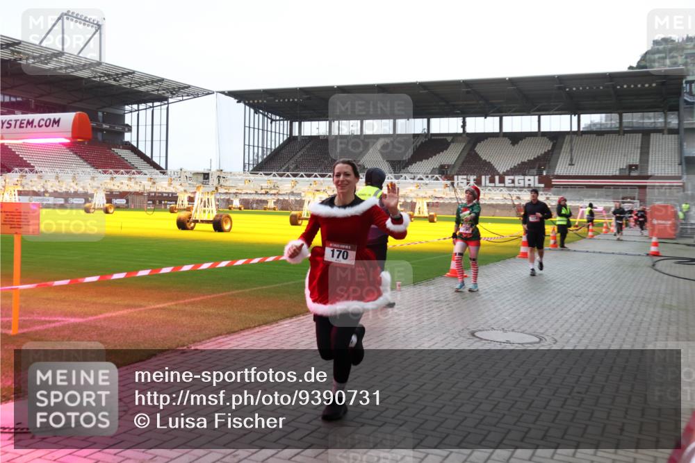 07.12.2025 - St. Pauli X-Mass-Run No. 15 Luisa Fischer http://msf.ph/oto/9390731 07.12.2025 10:58:13 Ziel 170, 43, 75, 130, 170, 234, 251, 324, 773, 994, 1213, 1387, 1390, 1690, 2290, 2296, 2297, 2298 meine-sportfotos.de