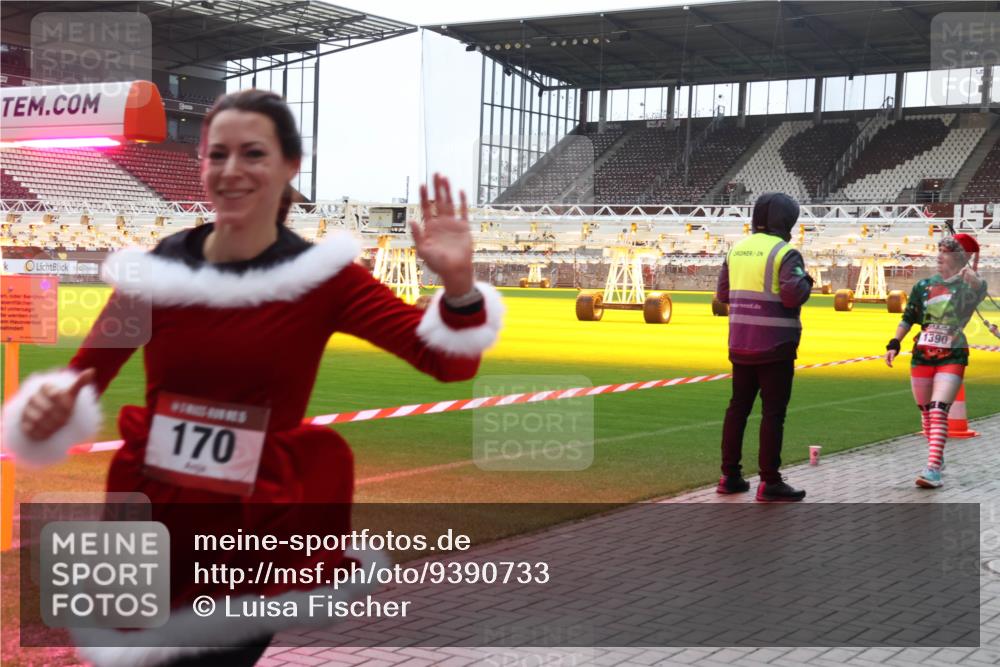 07.12.2025 - St. Pauli X-Mass-Run No. 15 Luisa Fischer http://msf.ph/oto/9390733 07.12.2025 10:58:13 Ziel 170, 1390, 43, 75, 130, 170, 234, 251, 324, 773, 994, 1213, 1387, 1390, 1690, 2290, 2296, 2297, 2298 meine-sportfotos.de