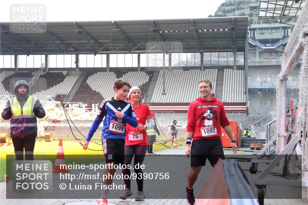 07.12.2025 - St. Pauli X-Mass-Run No. 15 Luisa Fischer http://msf.ph/oto/9390756 07.12.2025 10:58:33 Ziel 709, 1099, 75, 00, 1097, 43, 75, 170, 234, 324, 761, 1390, 1690 meine-sportfotos.de