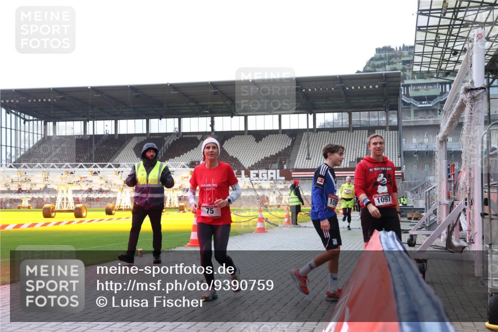 07.12.2025 - St. Pauli X-Mass-Run No. 15 Luisa Fischer http://msf.ph/oto/9390759 07.12.2025 10:58:34 Ziel 109, 1097, 75, 43, 75, 170, 234, 761, 1390, 1690 meine-sportfotos.de