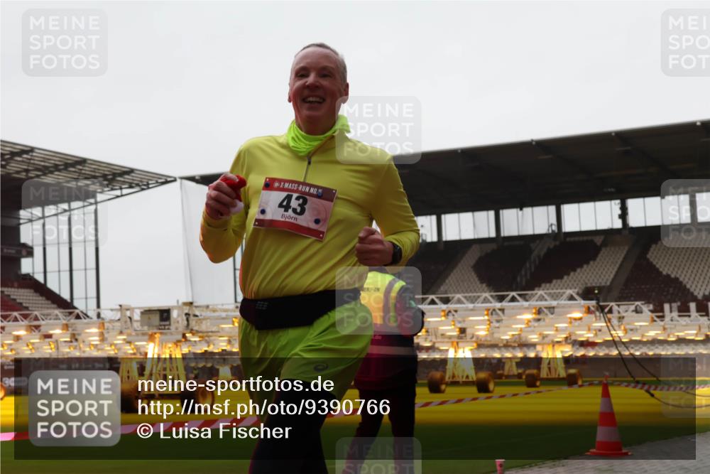 07.12.2025 - St. Pauli X-Mass-Run No. 15 Luisa Fischer http://msf.ph/oto/9390766 07.12.2025 10:58:40 Ziel 43, 43, 75, 170, 234, 761, 1390, 1690 meine-sportfotos.de