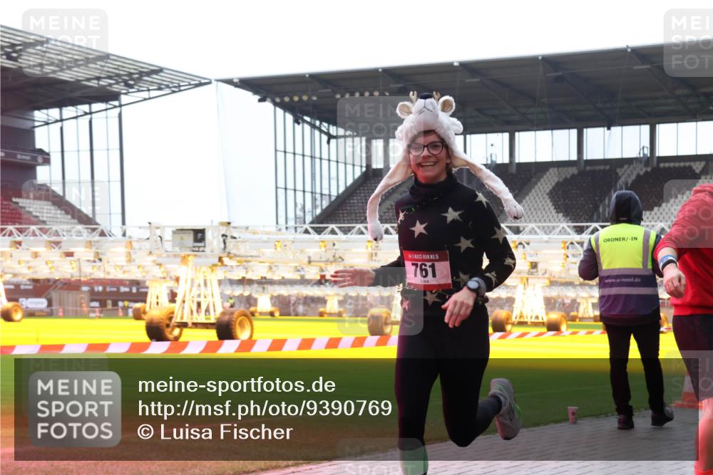 07.12.2025 - St. Pauli X-Mass-Run No. 15 Luisa Fischer http://msf.ph/oto/9390769 07.12.2025 10:58:48 Ziel 15, 761, 7, 43, 75, 234, 761, 1690 meine-sportfotos.de