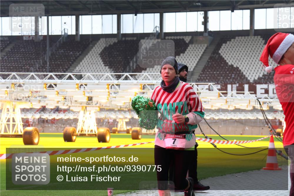 07.12.2025 - St. Pauli X-Mass-Run No. 15 Luisa Fischer http://msf.ph/oto/9390775 07.12.2025 10:59:02 Ziel 15, 7, 7, 606, 761, 907, 941, 1160, 1174, 1451, 1453, 1456, 1458, 1459, 1476, 2130, 2131 meine-sportfotos.de