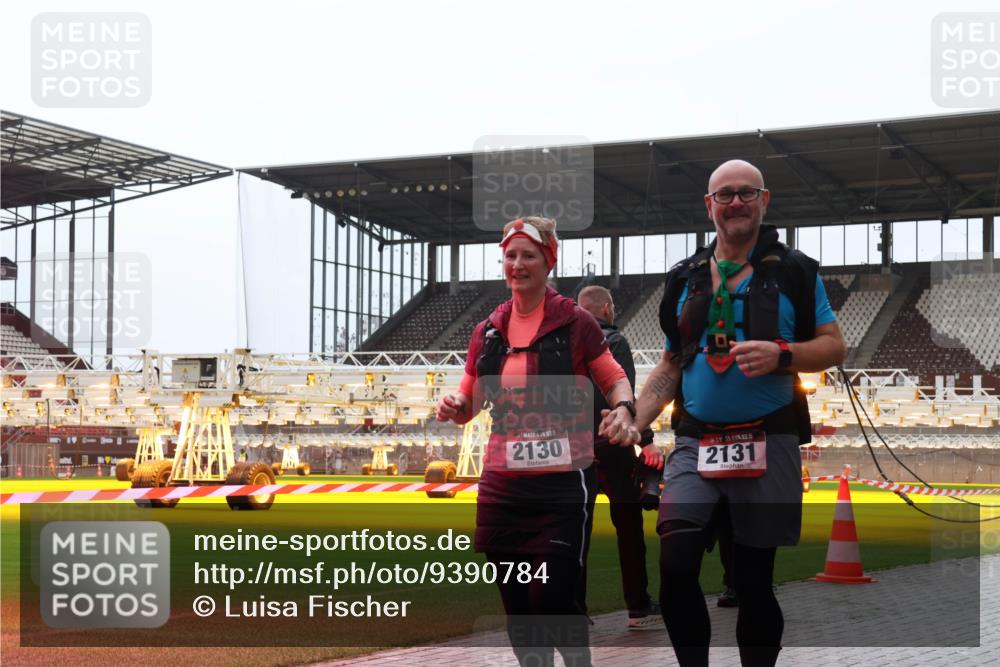 07.12.2025 - St. Pauli X-Mass-Run No. 15 Luisa Fischer http://msf.ph/oto/9390784 07.12.2025 10:59:24 Ziel 5, 2130, 35, 15, 2131, 7, 242, 582, 606, 907, 941, 1160, 1174, 1451, 1453, 1456, 1458, 1459, 1476, 1508, 2130, 2131, 2503, 2772 meine-sportfotos.de