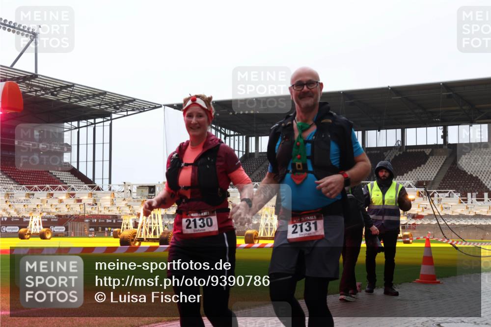 07.12.2025 - St. Pauli X-Mass-Run No. 15 Luisa Fischer http://msf.ph/oto/9390786 07.12.2025 10:59:25 Ziel 5, 2130, 35, 15, 2131, 6709, 7, 242, 582, 606, 907, 941, 1160, 1174, 1451, 1453, 1456, 1458, 1459, 1476, 1508, 2130, 2131, 2503, 2719, 2772 meine-sportfotos.de