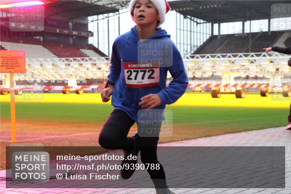 07.12.2025 - St. Pauli X-Mass-Run No. 15 Luisa Fischer http://msf.ph/oto/9390788 07.12.2025 10:59:31 Ziel 2772, 7, 242, 582, 606, 907, 941, 1160, 1174, 1451, 1453, 1456, 1458, 1459, 1476, 1508, 2130, 2131, 2503, 2719, 2720, 2721, 2727, 2772 meine-sportfotos.de